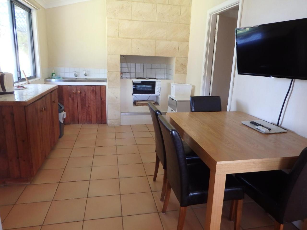 Port Denison Lazy Lobster Holiday Units & Chalets מראה חיצוני תמונה